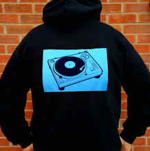 Load image into Gallery viewer, TURNTABLE :: GRAMOFON :: T-Shirt :: REVERSE PRINT DESIGN :: HTV Basic