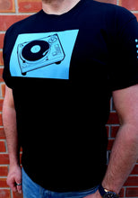 Load image into Gallery viewer, TURNTABLE :: GRAMOFON :: T-Shirt :: REVERSE PRINT DESIGN :: HTV Basic